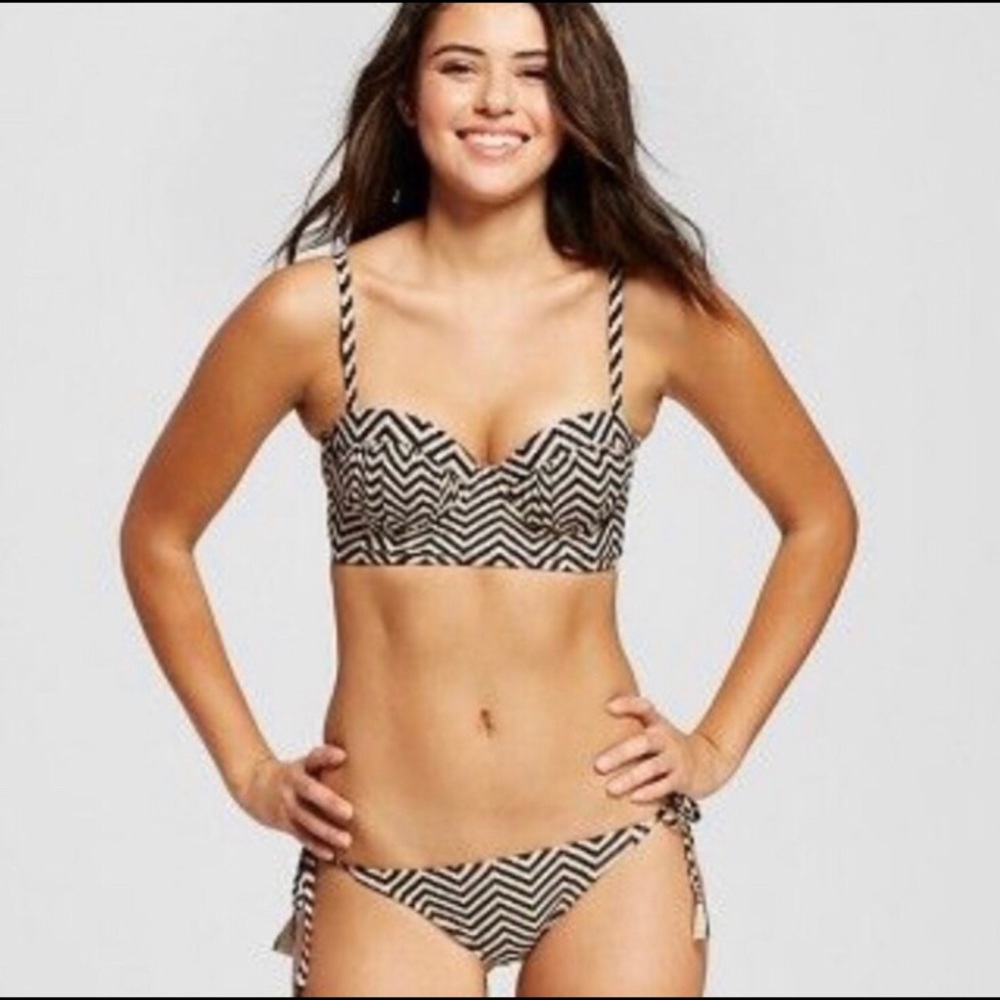 SALE ❗️Xhileration Bikini Top Size  Medium